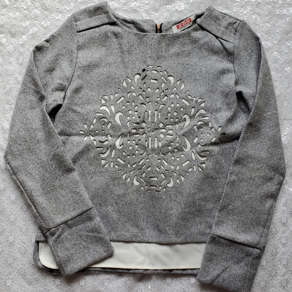 NWT cut out grey sweater top | size s-m